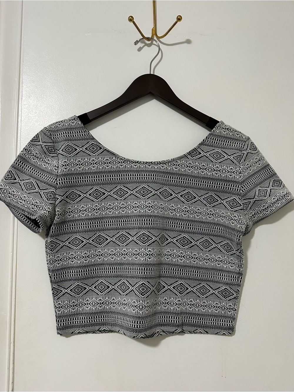 H&M Black & White Patterned Scoop-Neck Crop Top